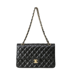 Une marque de créateur axée sur la Haute Couture. Chanel ne sélectionne que les meilleurs matériaux pour ses sacs à main et sacs à main faits à la main. Son modèle le plus populaire et le plus classique est le Flap Bag
