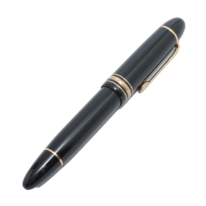The pen for special occasions. The white star that decorates the cap of the pens symbolizes the snow-capped summit and the six glacial valleys of Mont Blanc.